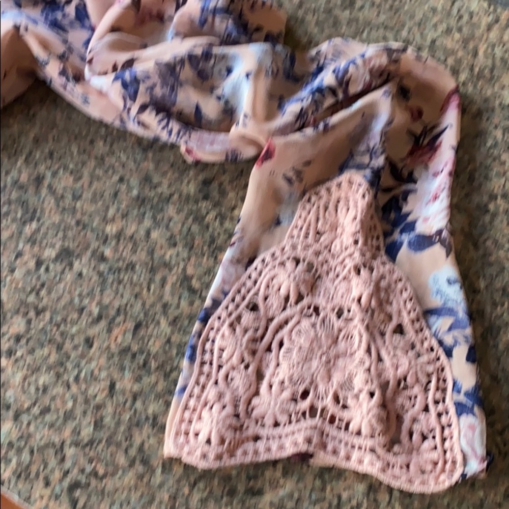 Beautiful floral dress - Picture 4 of 4